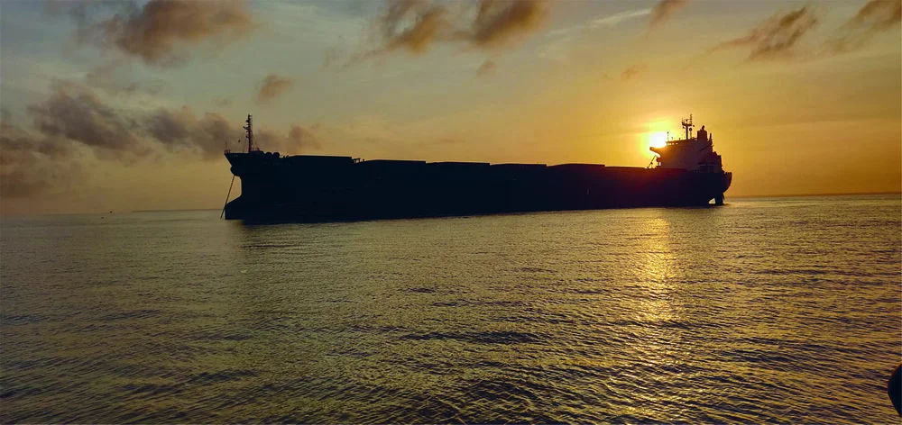 What type of leadership can help secure a good psychological working environment on board?