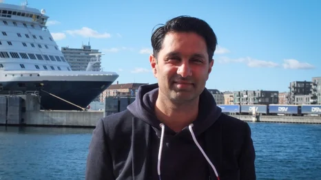 In deep waters with the mobile phone: Imran Rashid shows a path towards healthy digital habits